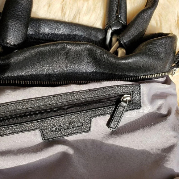 Just a great HAUL-ALL Bag ~ EUC: Calvin Klein Black Leather Bucket Bag - Picture 8 of 10